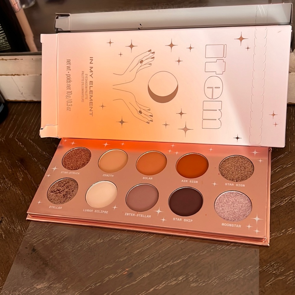 Eye shadow pallet